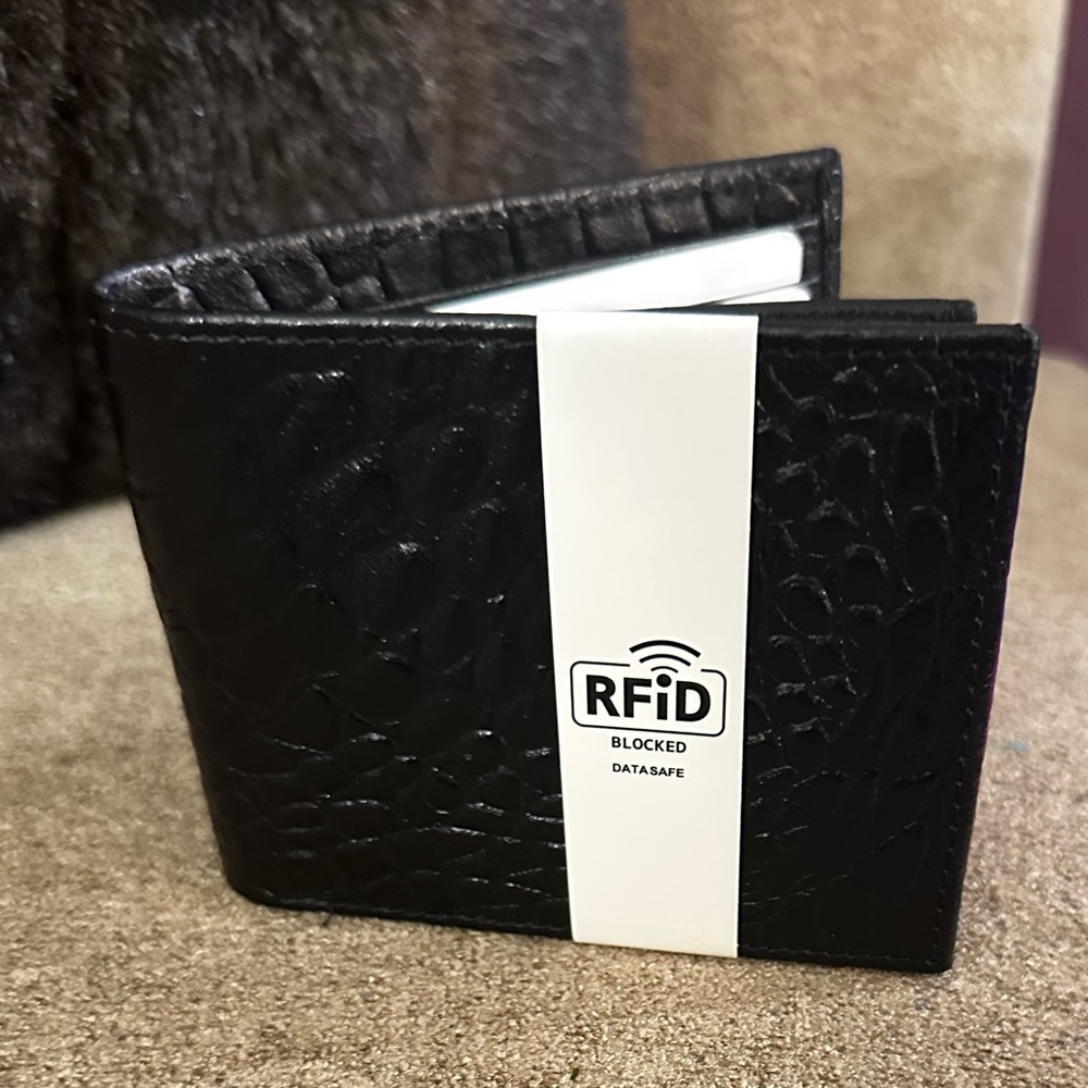 NEWAGE Black Croc-Embossed Leather RFID Wallet – Brand New